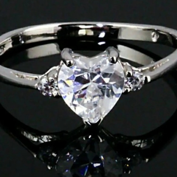 HEART CUT ICE ON FIRE RING - Picture 8 of 9